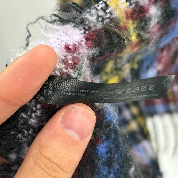 Urban Outfitters Women’s Fuzzy Purple Plaid Winter Layering Polyester Scarf - Picture 2 of 12